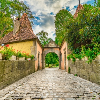 Indgang til slotshaven via Burgtor i Rothenburg ob der Tauber - Sydtyskland