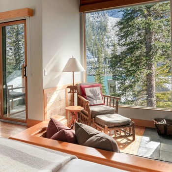 Moraine Lake Lodge, Deluxe-King-Cabins - Canada