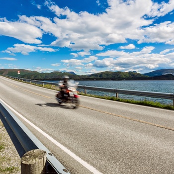 På motorcykel via Atlanterhavsvejen i Norge