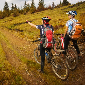 Mountainbikere på tur i bjergene