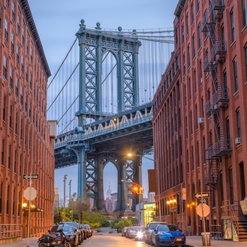 Aften i DUMBO kvarteret, Brooklyn i New York