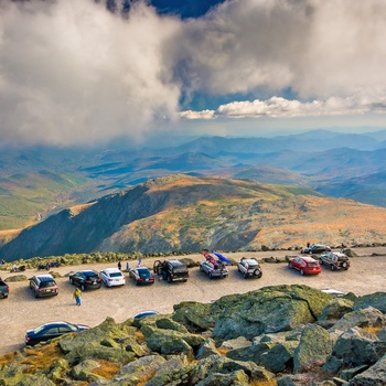 Parkeringsplads tæt på toppen af Mount Washington i New Hampshire, USA