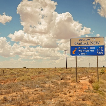 Vejskilt mod Broken Hill i New South Wales, Australien