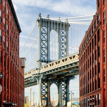 Manhattan Bridge og Empire State Building i baggrunden, New York