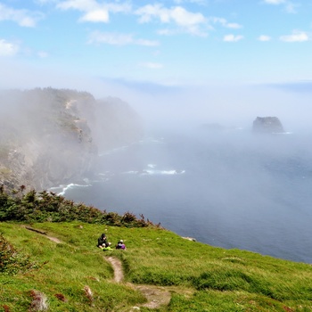 To hikere på Skerwink Trail på Newfoundland, Canada