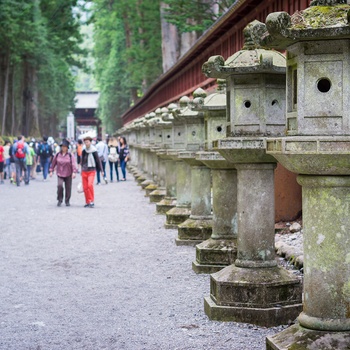På vej mod Toshogu-helligdomme og templer ved byen Nikke - Japan