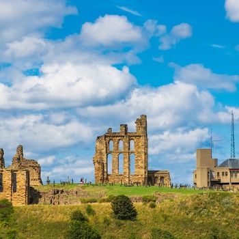 Tynemouth Priory and Castle, fæstningsruin nær Newcastle, England