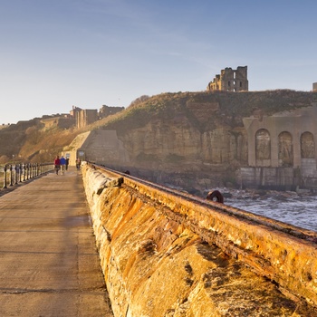 Tynemouth Priory and Castle, fæstningsruin nær Newcastle, England