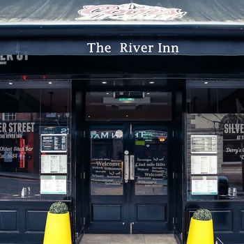 Nordirland, Derry - Derry' ældste pub The River Inn (Foto - Visit Derry og River Inn)