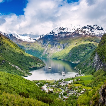 Geirangerfjorden og by, Norge