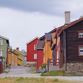 Farverige huse i minebyen Røros, Norge