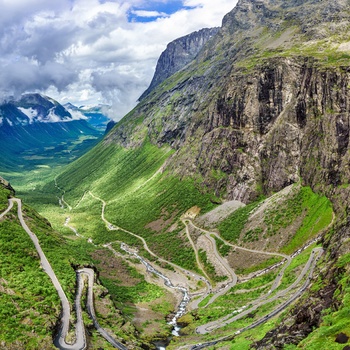 Lej en bil i Norge og kør på Trollstigen-bjergvejen