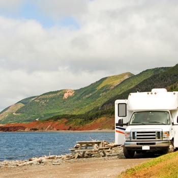 Motorhome ved holdeplads på Cape Breton Island i Nova Scotia, Canada