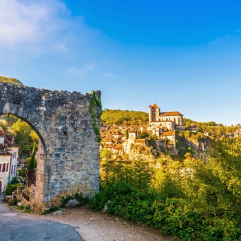 Den fredede landsby Saint Cirq Lapopie, Occitanie i Frankrig