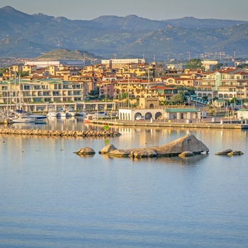 Kystbyen Olbia på Sardinien