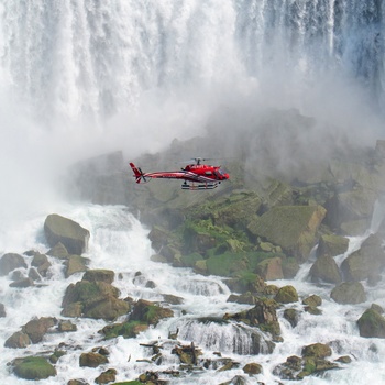 Helikopter ved Niagara Falls, Ontario i Canada