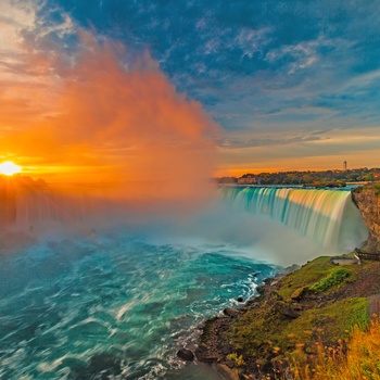 Niagara Falls ved solopgang, Ontario i Canada