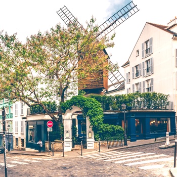 Hyggelig gade i Paris 