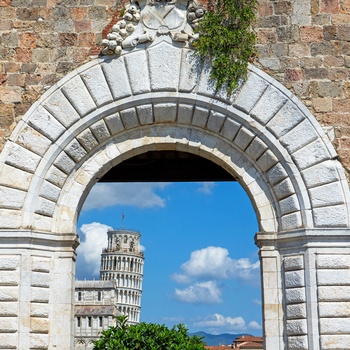 Udsigt til det skæve tårn i Pisa der er på UNESCOs Verdensarvsliste - Italien