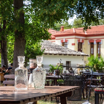 Hyggelig taverna i byen Portaria - Grækenland