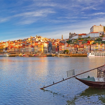 Douro-floden der løber gennem Porto og den gamle bydel Ribeira