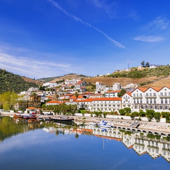 Portvinsbyen Pinhâo ved Douro-flodens bred - det nordlige Portugal