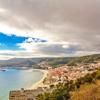 Fiskerbyen eller kystbyen Sesimbra, Portugal