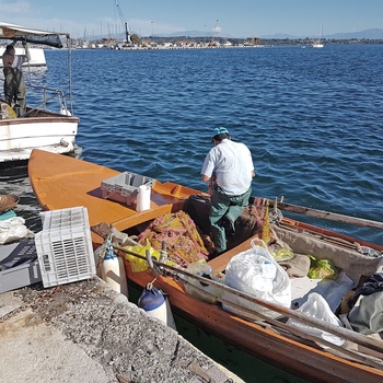 Lokale fiskere ved havnen i Preveza - Grækenland