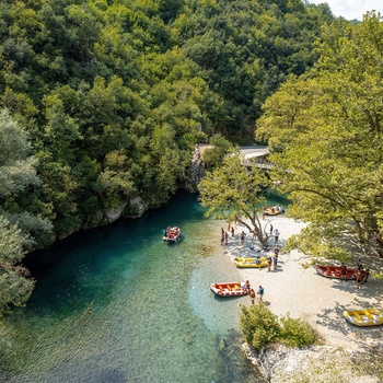 Rafting på Voidomatis floden ved Aristi-broen - Grækenland