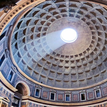Pantheon og kuplen med det store hul som lyskilde, Rom
