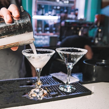 Så er det tid til en cocktail på Cafe Leopold