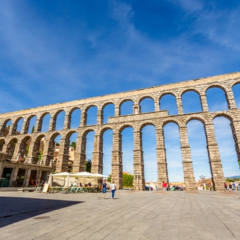 Den gamle romerske akvædukt i Segovia - det nordlige Spanien