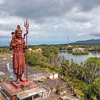 33 meter høj Shiva statue ved Grand Bassin - det helligste sted for hinduer i Mauritius