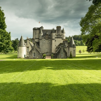 Skotland - Fraser Castle i sine grønne omgivelser (Foto  VisitScotland & Kenny Lam)