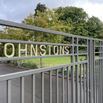 Skotland, Elgin - porten ind til Johnston of Elgins woolmill