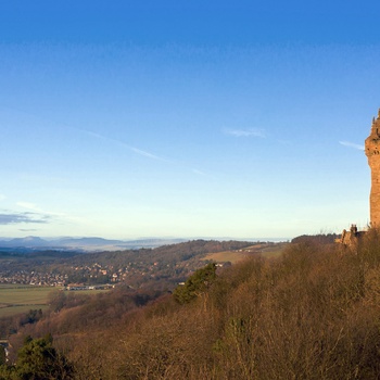 Skotland, Stirling - The National Wallace Monument troner højt på bakketoppen Abbey Craig