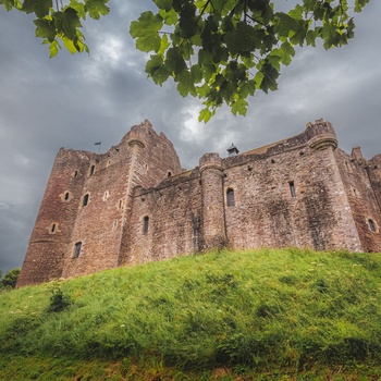 Skotland, Stirlinghamshire, Doune - majestætisk ligger Doune Castle i dramatisk vejr