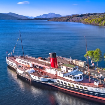 Gammel færge på søen Loch Lomond, Skotland