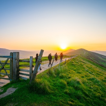 Solopgang på The Great Ridge på Mam Tor bjerget i Peak District