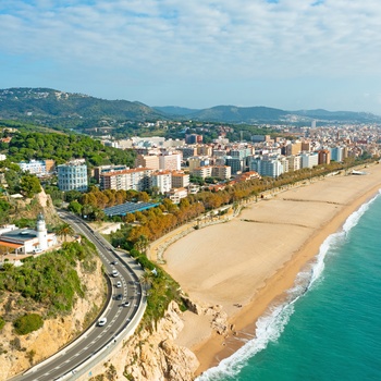 Vejen langs kysten til feriebyen Calella, Catalonien i Spanien