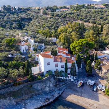 Salvador Dalis hus i Port Lligat, Costa Brava i Spanien