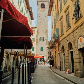 Stemning i den gamle bydel i Pisa, Toscana i Italien - Foto: Nicole Fewster, Unsplash