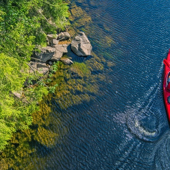 Kajak tæt på kysten - Sverige