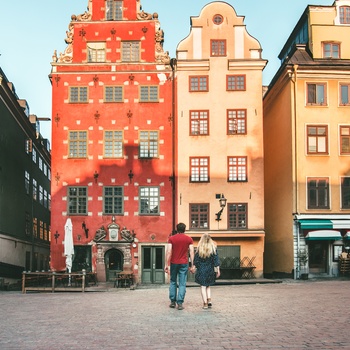 Ungt par på Stortoget i Stockholm, Sverige