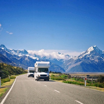 Autocampere nær Mount Cook Nationalpark - Sydøen i New Zealand