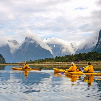 I kajak i Milford Sound, Sydøen i New Zealand