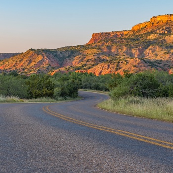 Vej gennem Palo Duro Canyon State Park i Texas, USA