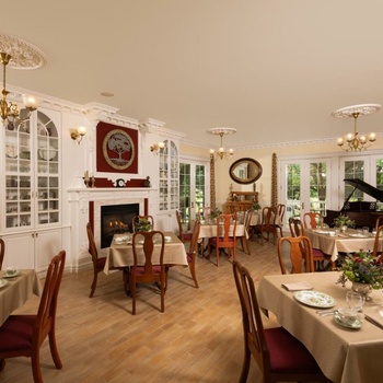 The Oakwood Inn, Dining Room