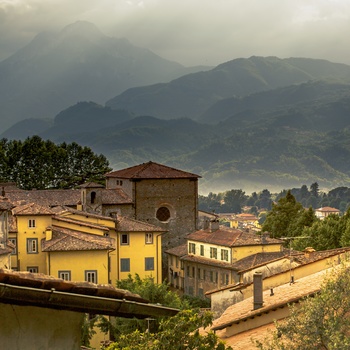 Castelnuovo di Garfagnana - apuansk alpeby i Toscana