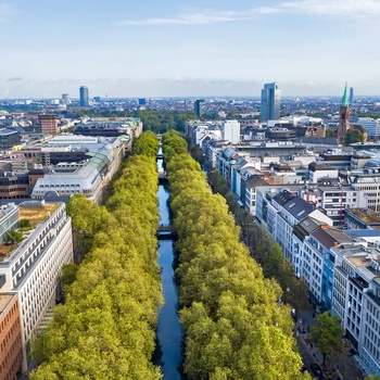 Udsigt til shoppinggaden Königsallee i Düsseldorf